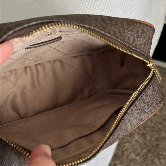 Michael Kors Jet Set Bag with Monogram Print NWOT - Picture 6 of 12